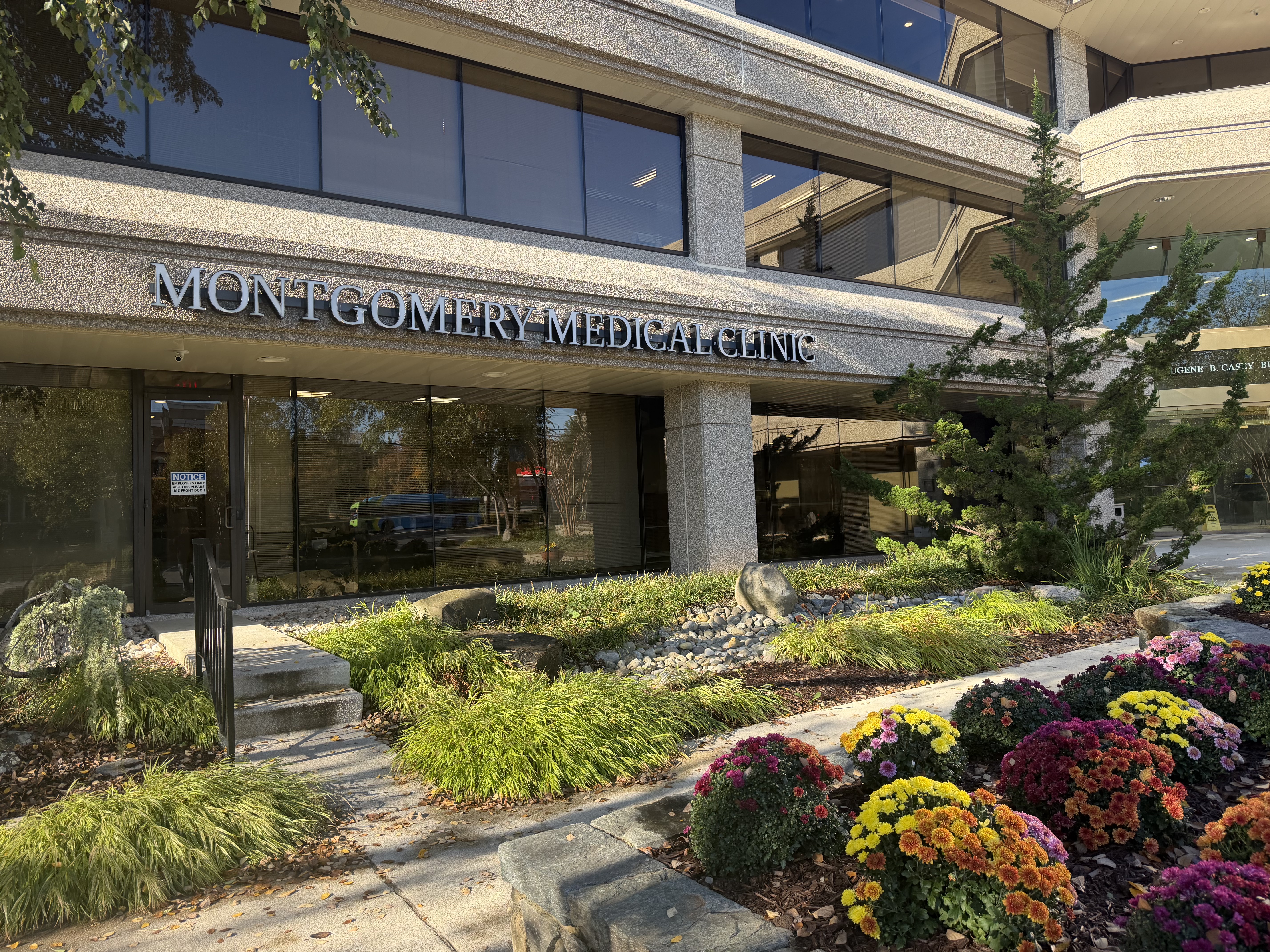 Montgomery Medical Clinic urgent care center and medical center facility in Gaithersburg with primary care providers